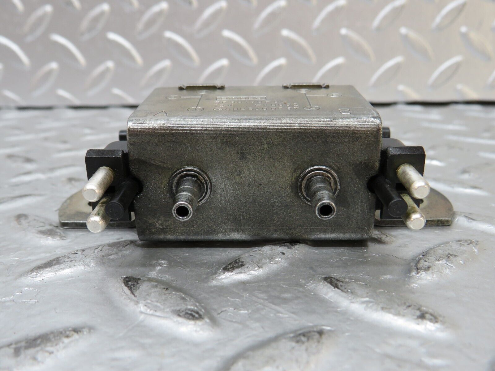 27693 Mercedes-Benz S124 300TE Wagon Solenoid Vacuum Valve 0025400697