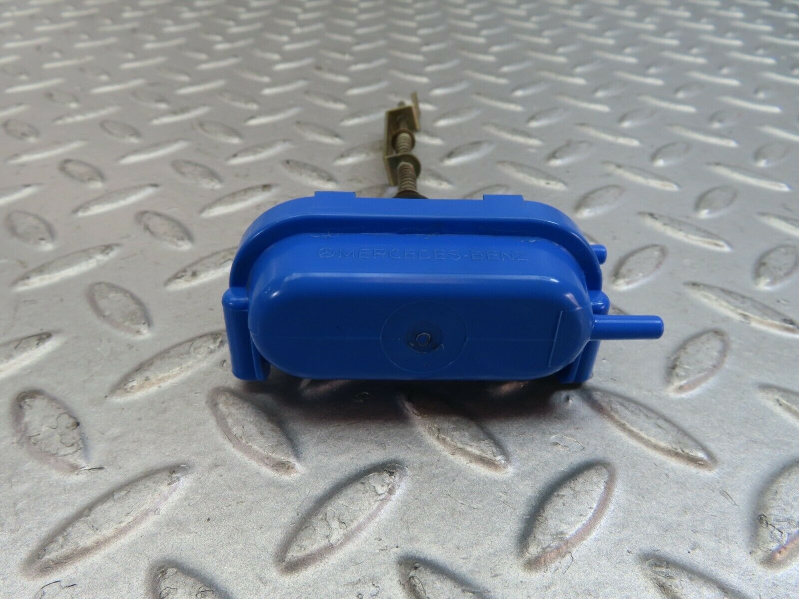 9586 Mercedes-Benz C123 280CE Coupe Door Lock Vacuum Actuator