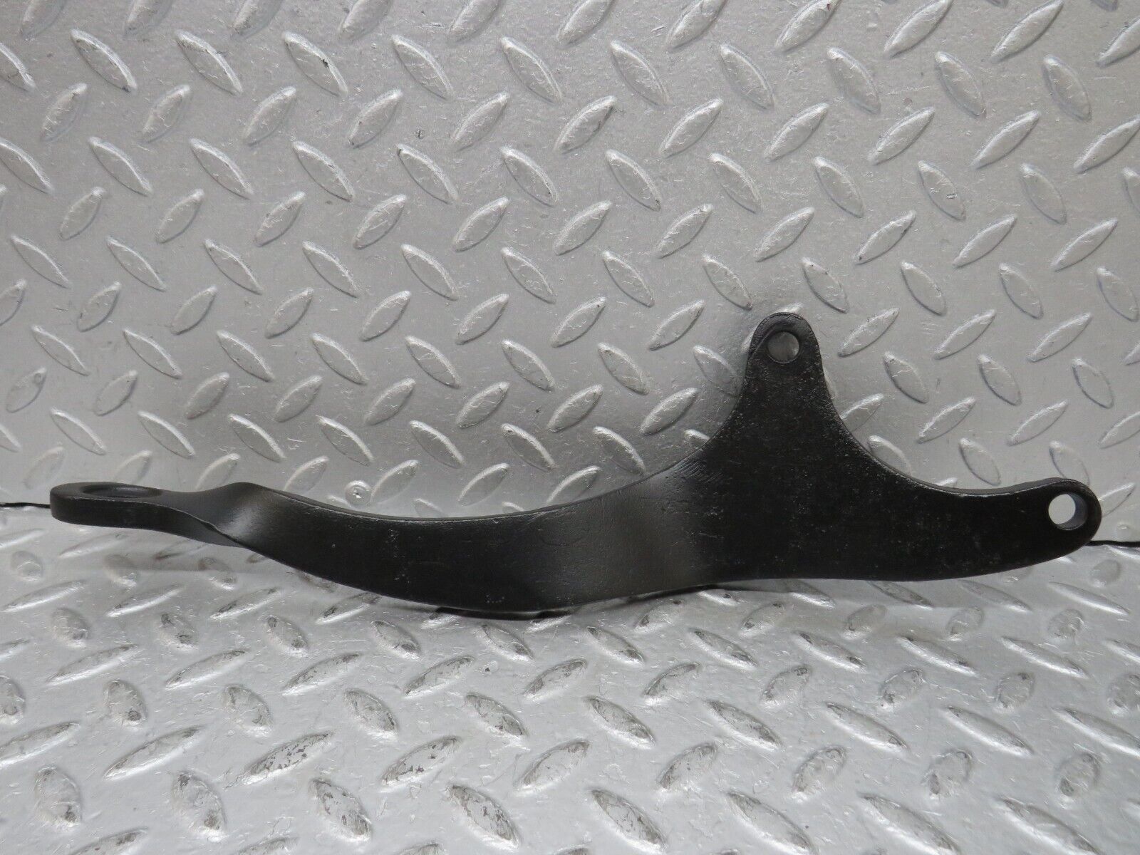 37659 Mercedes-Benz W109 300SEL Rear Anti Roll Bar Holder Bracket Pair