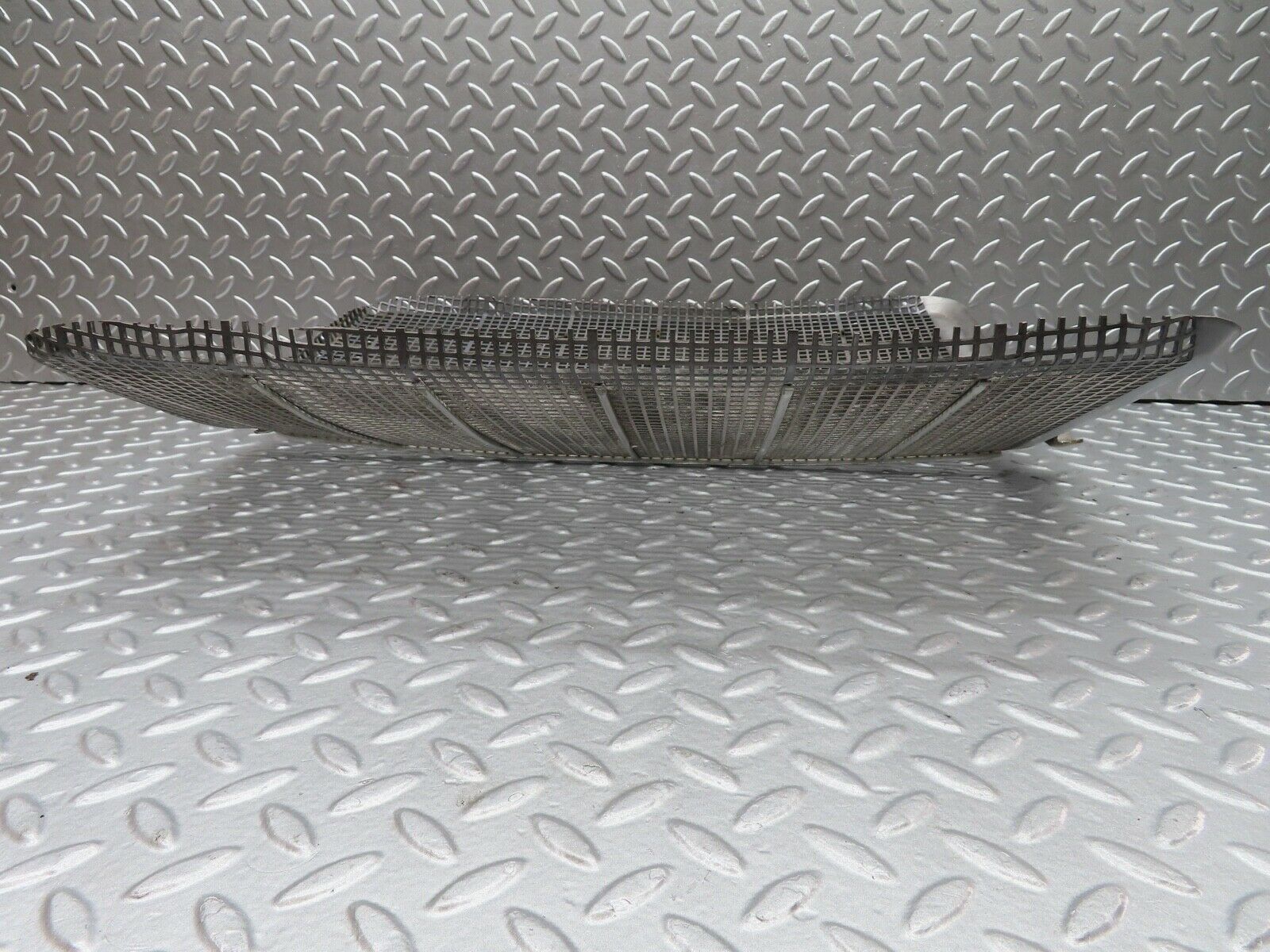 19798 Mercedes-Benz W121 190b Ponton Bonnet Grill