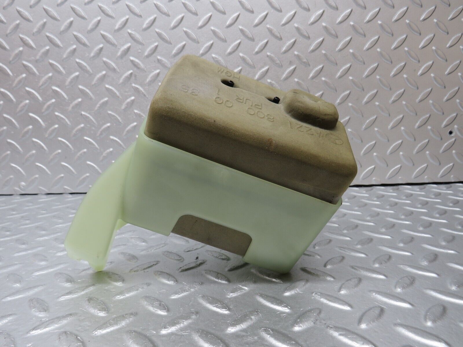 35221 Mercedes-Benz W221 Central Locking Pump 2218000248 2218000035 2218000018