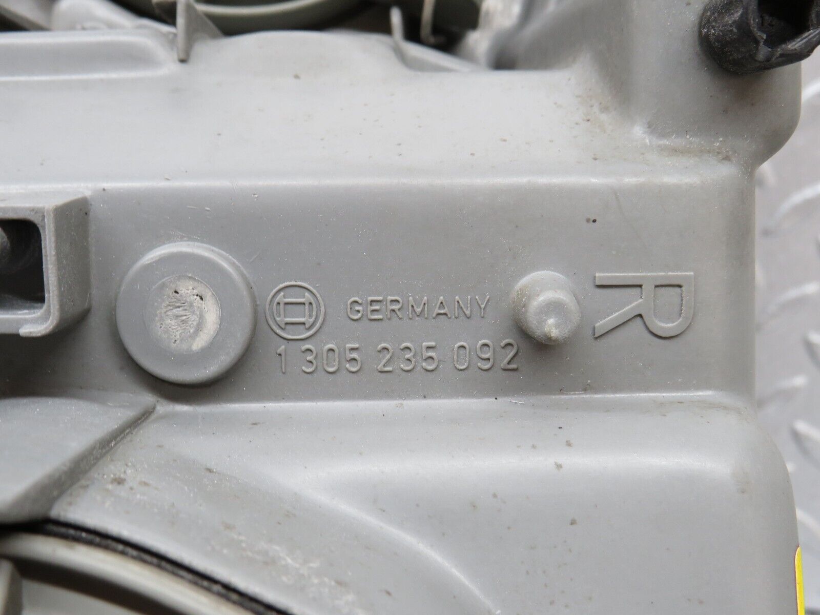 36377 Mercedes-Benz W126 420SE Headlight Bosch Right 1305235092 1305620454