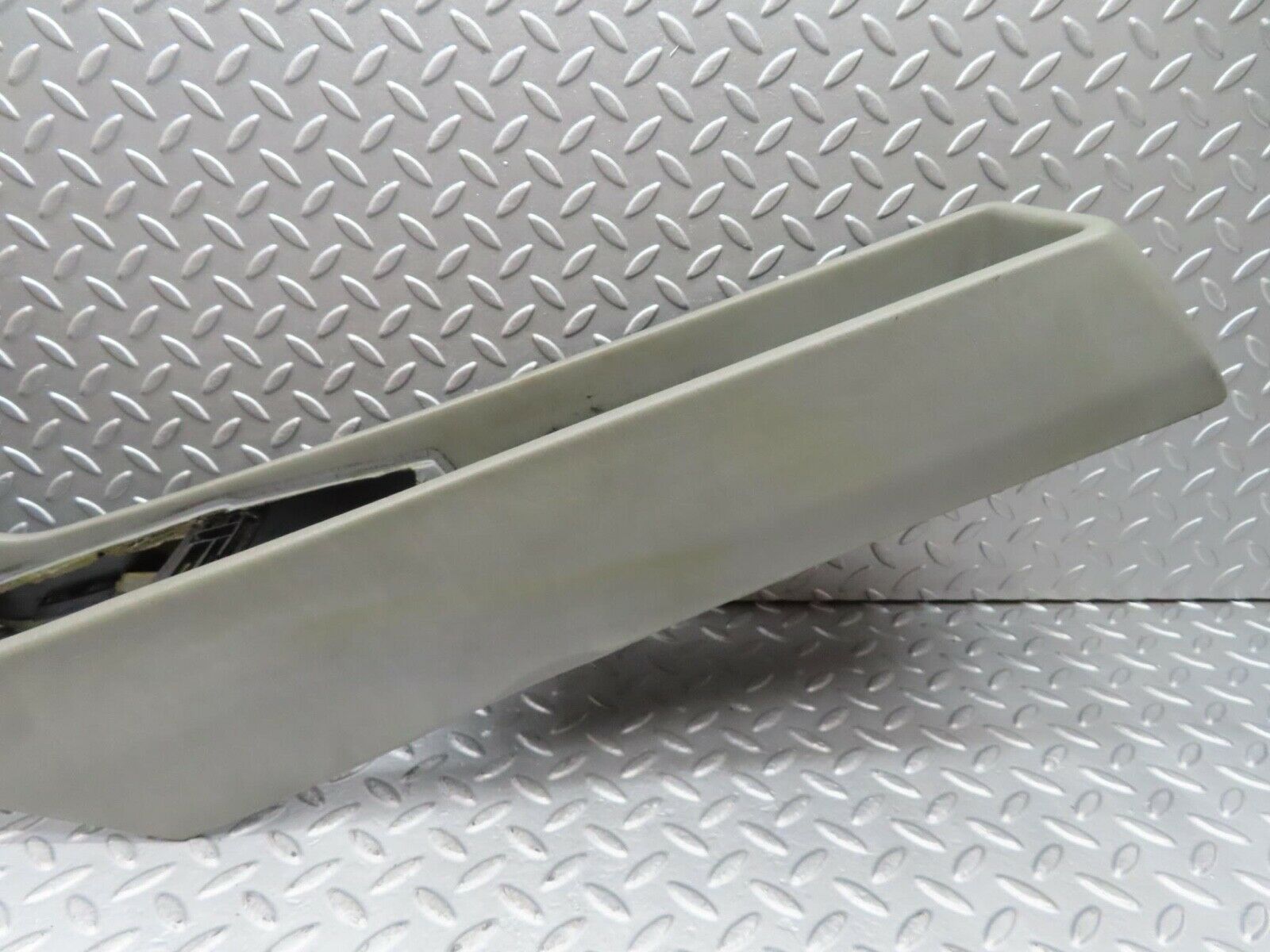 16200 Mercedes-Benz W124 260E Centre Console