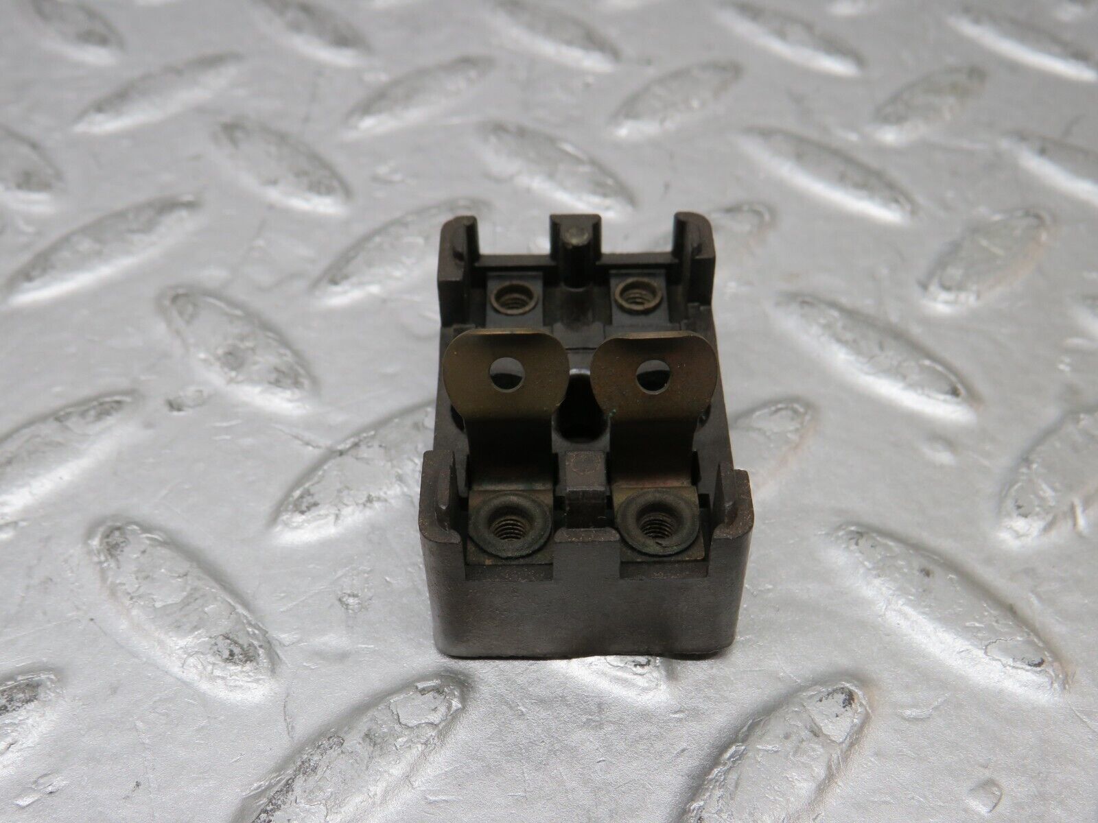 37322 Mercedes-Benz W109 300SEL Fuse Box Connector