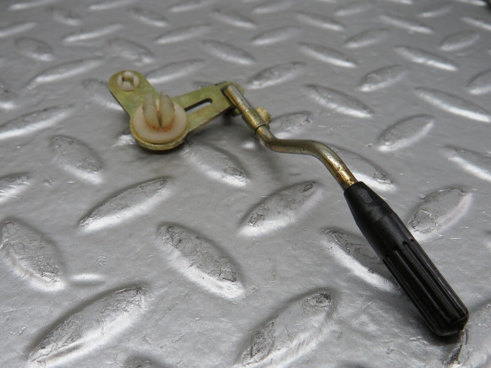 25557 Mercedes-Benz W123 200 Door Lock Knob Set