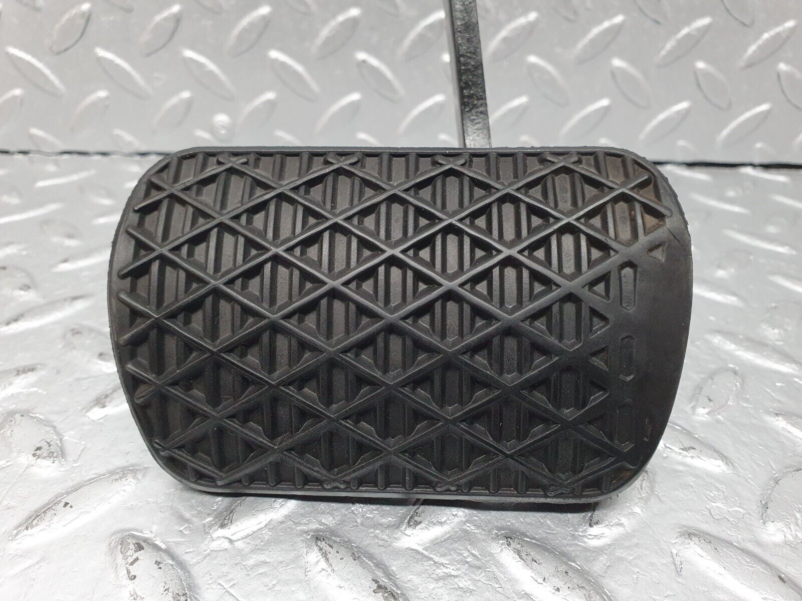 41083 Mercedes-Benz W126 300SE Brake Pedal With Rubber 1232910082