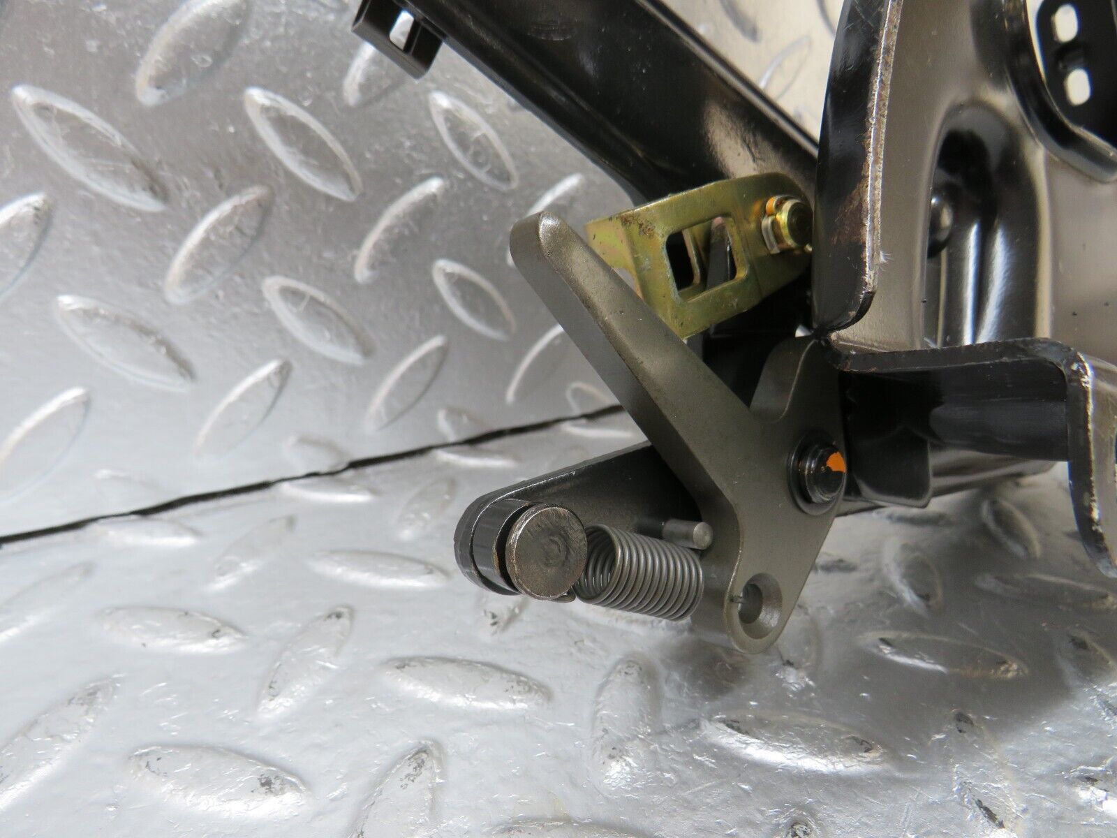 34500 Mercedes-Benz C126 380SEC Coupe Handbrake Regulator