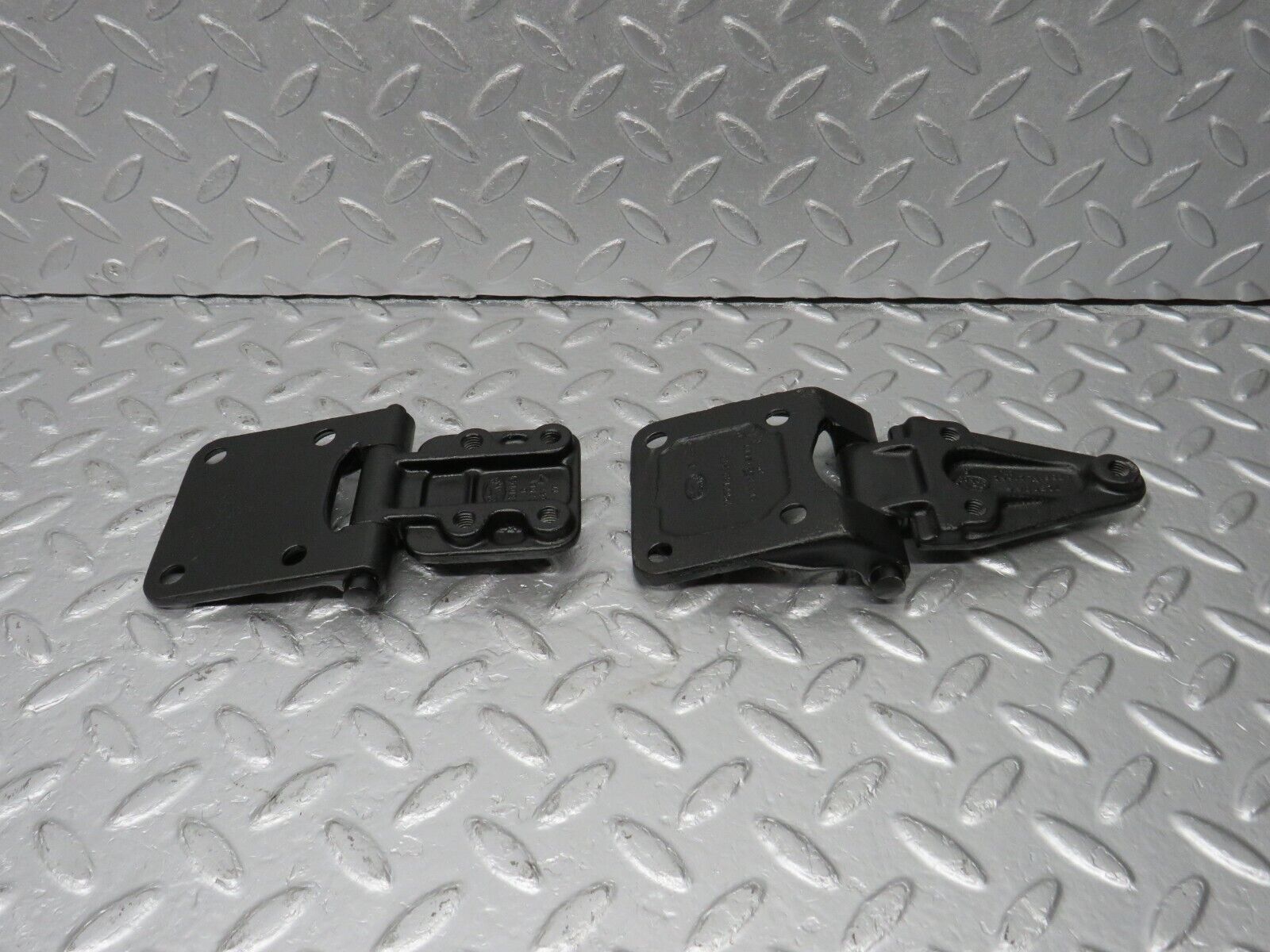 40480 Mercedes-Benz W110 230 Front Left Door Hinge