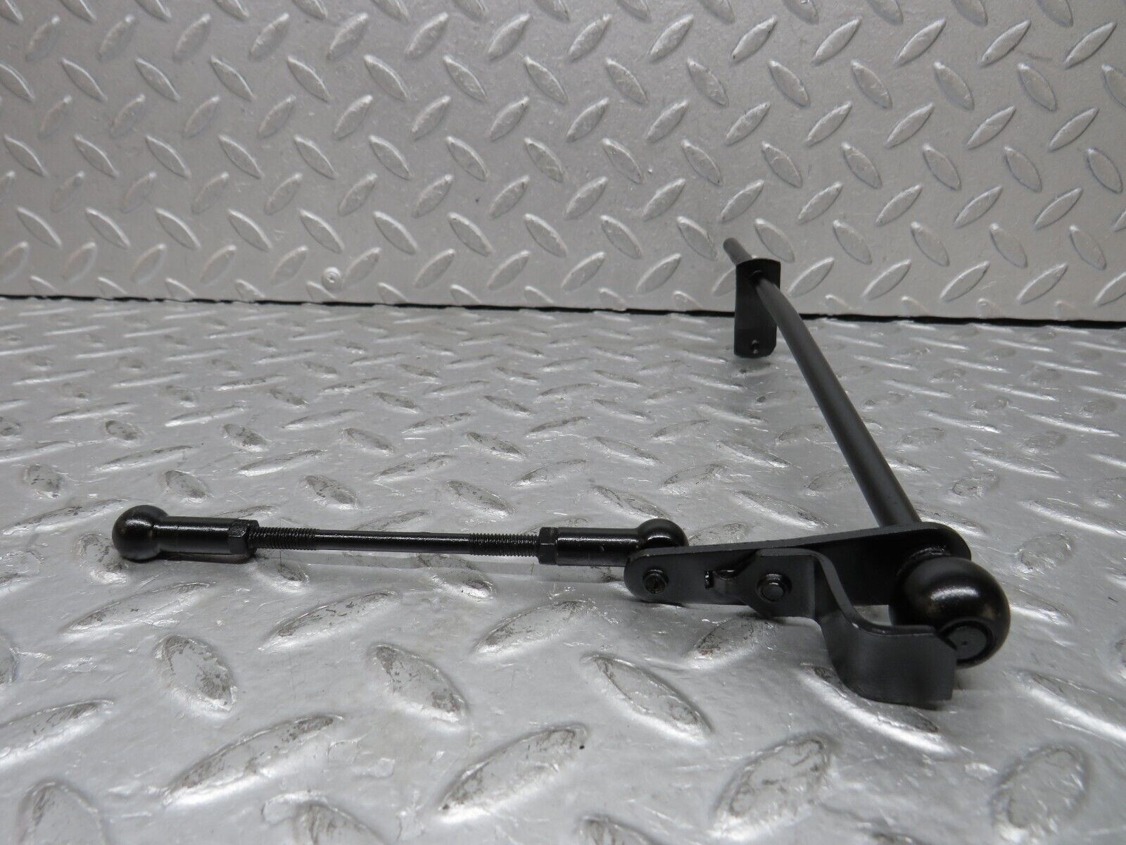 37662 Mercedes-Benz W109 300SEL Throttle Linkage