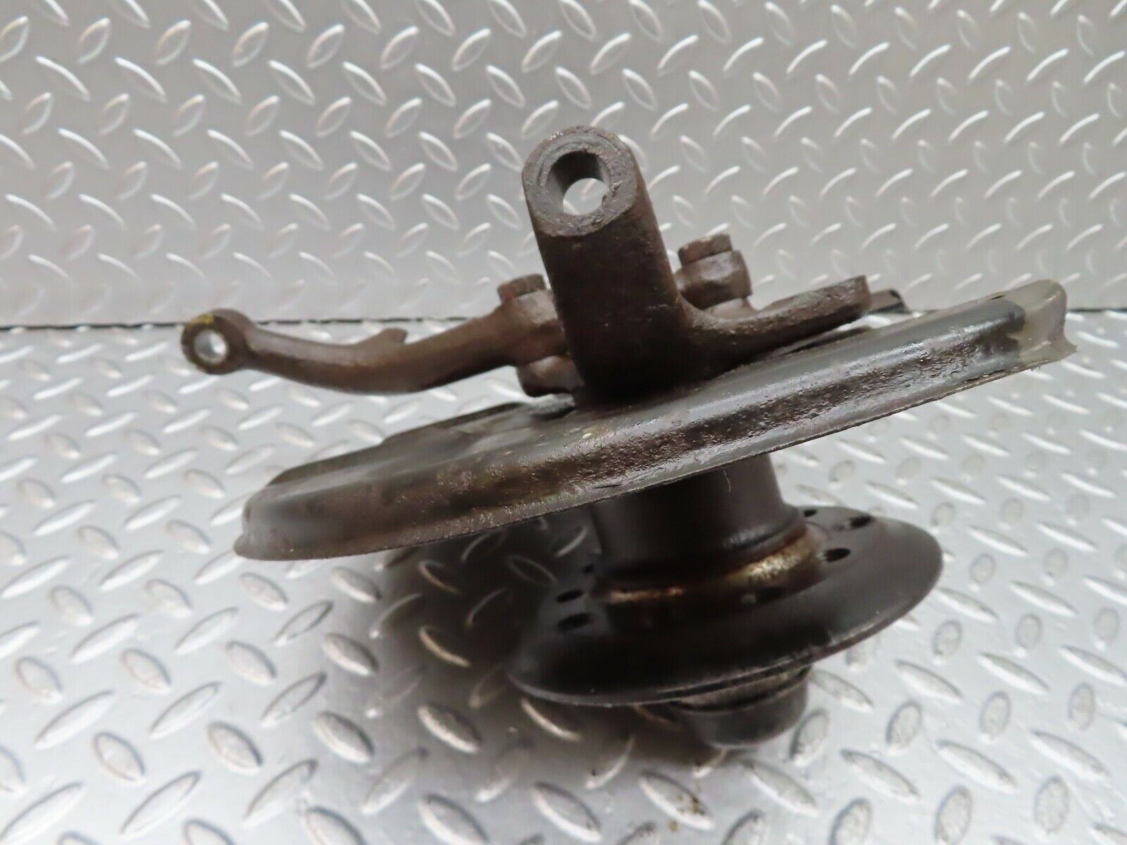 20489 Mercedes-Benz W114 280CE Coupe Front Right Wheel Hub