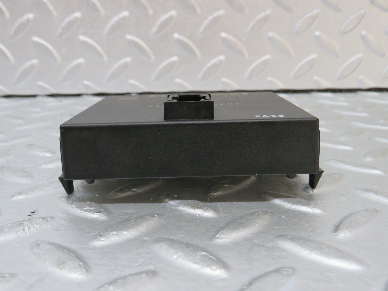 35147 Mercedes-Benz W221 Central Gateway ECU 2215407045