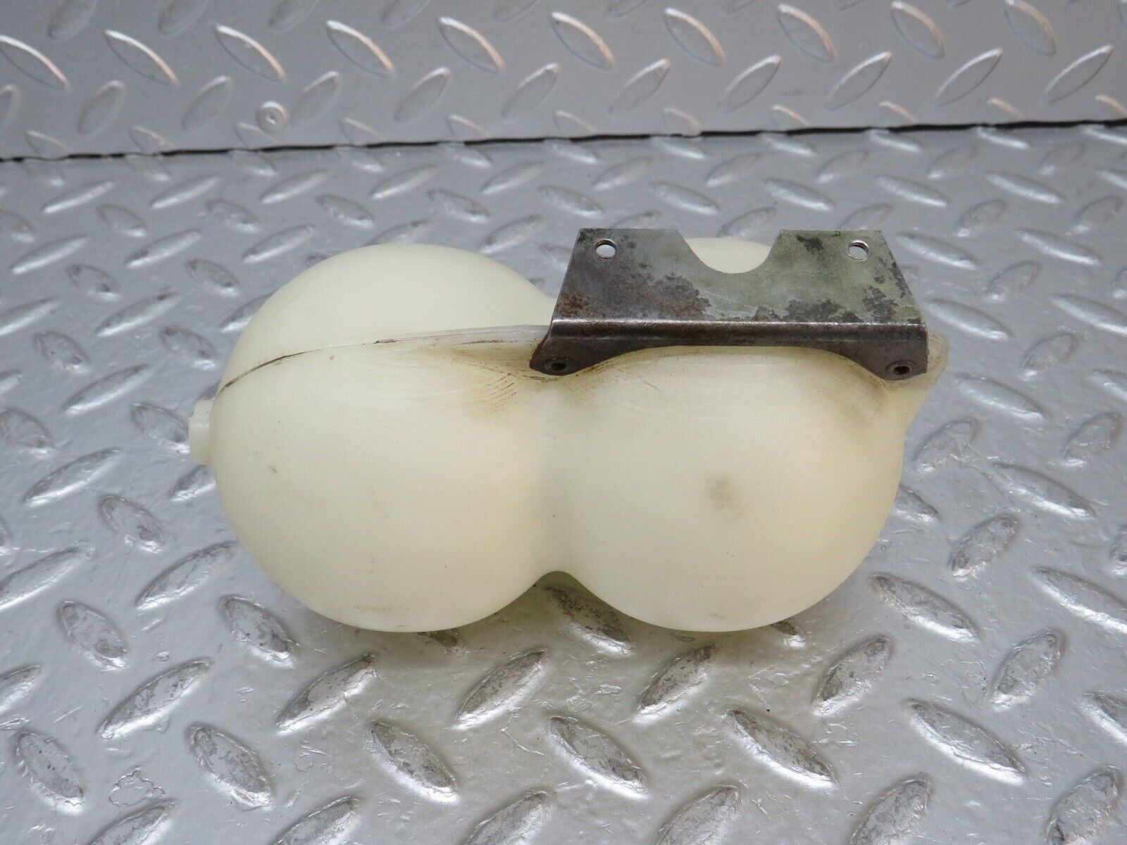 31718 Mercedes-Benz W201 190LE 1.8L Vacuum Reservoir