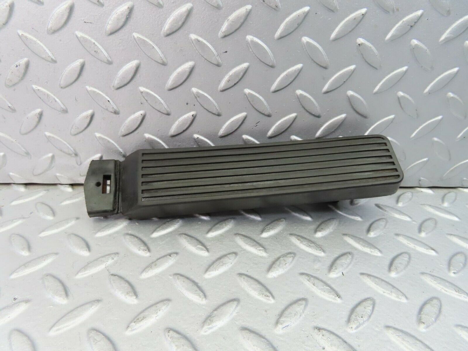 8983 Mercedes-Benz W115 Accelerator Pedal With Rubber 1153010382