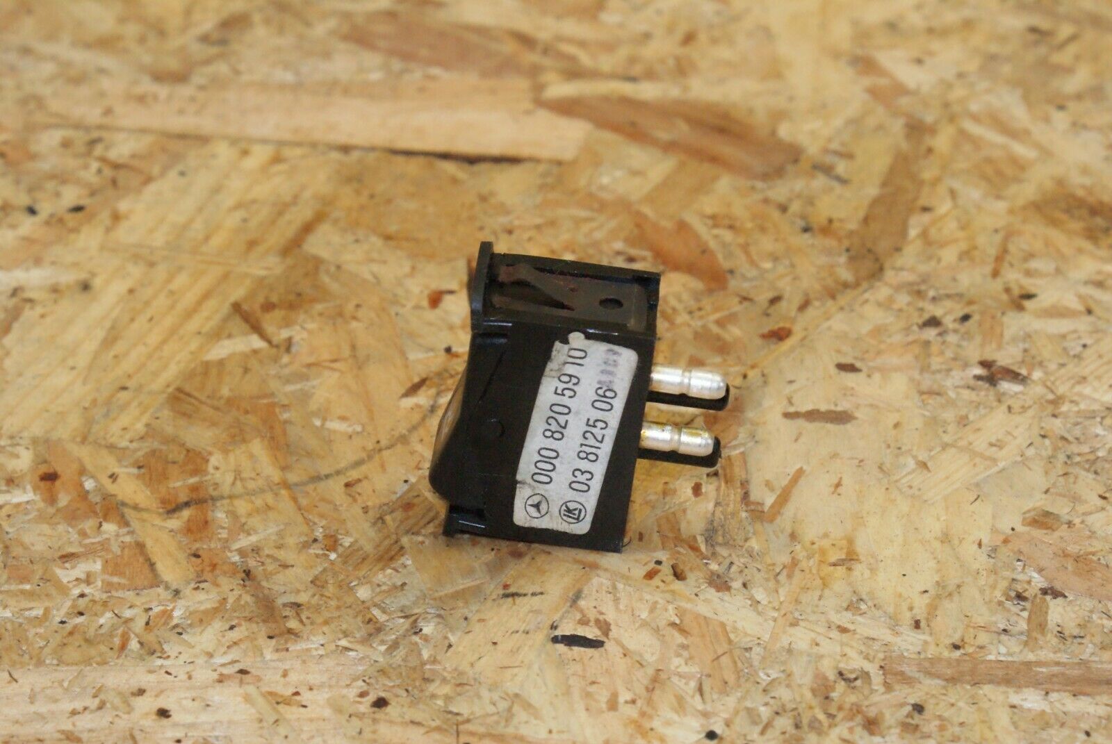 2393 Mercedes-Benz W123 280E Interior Light Switch 0008205910