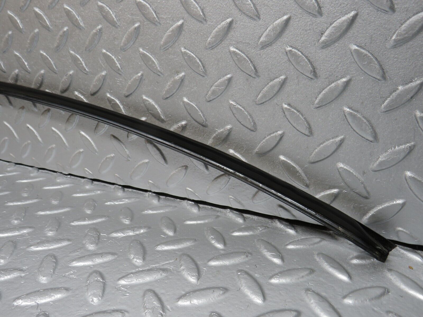 39803 Mercedes-Benz R129 320SL Coupe Front Windscreen Top Chrome Moulding Trim