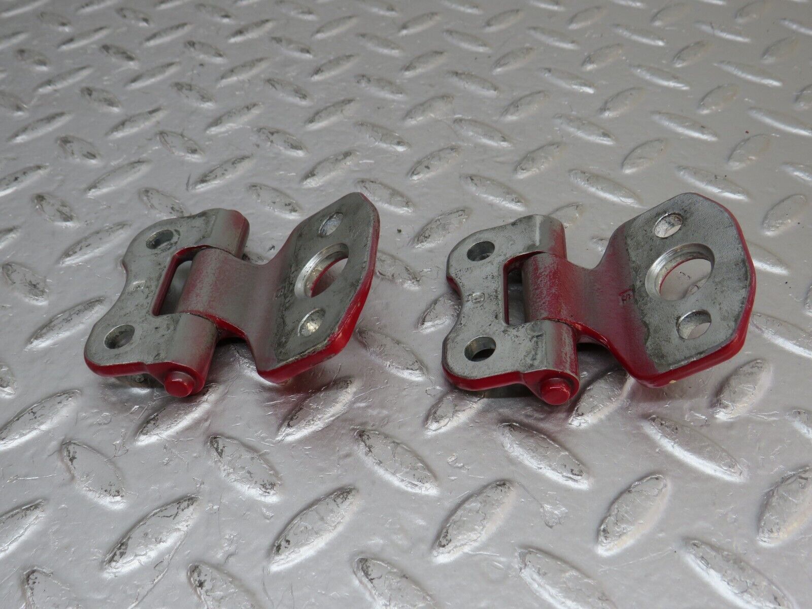 33371 Mercedes-Benz W202 C180 Front Door Hinge Left