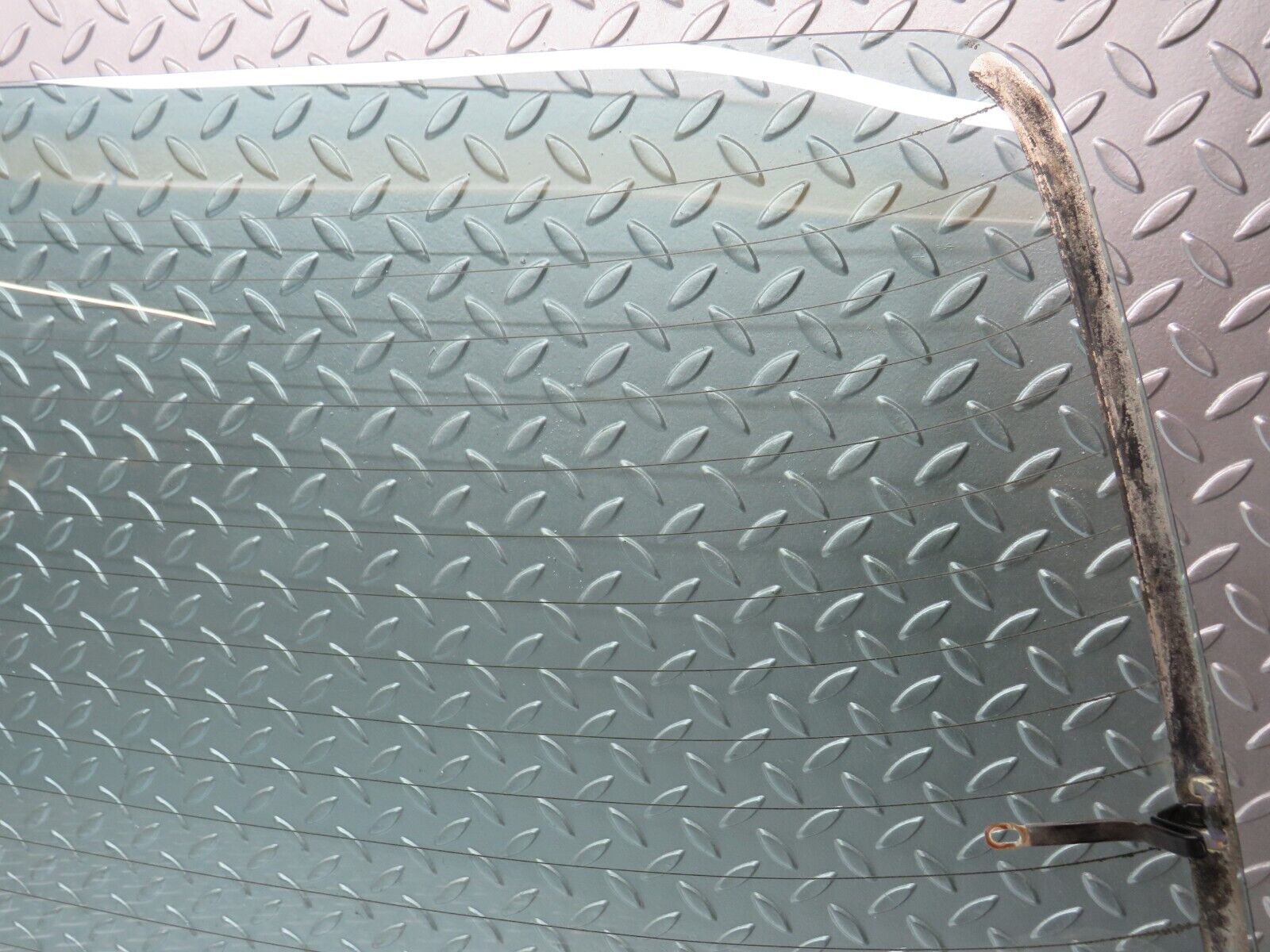 26820 Mercedes-Benz W123 240D Rear Heated Windscreen Glass