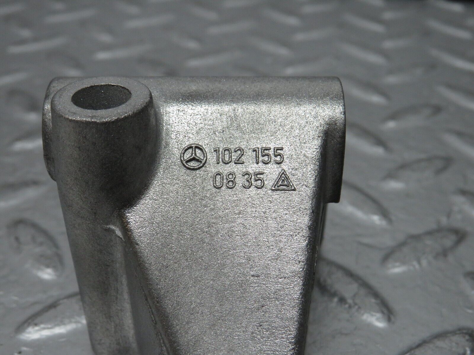 29414 Mercedes-Benz W124 230E Alternator Generator Support 1021550835