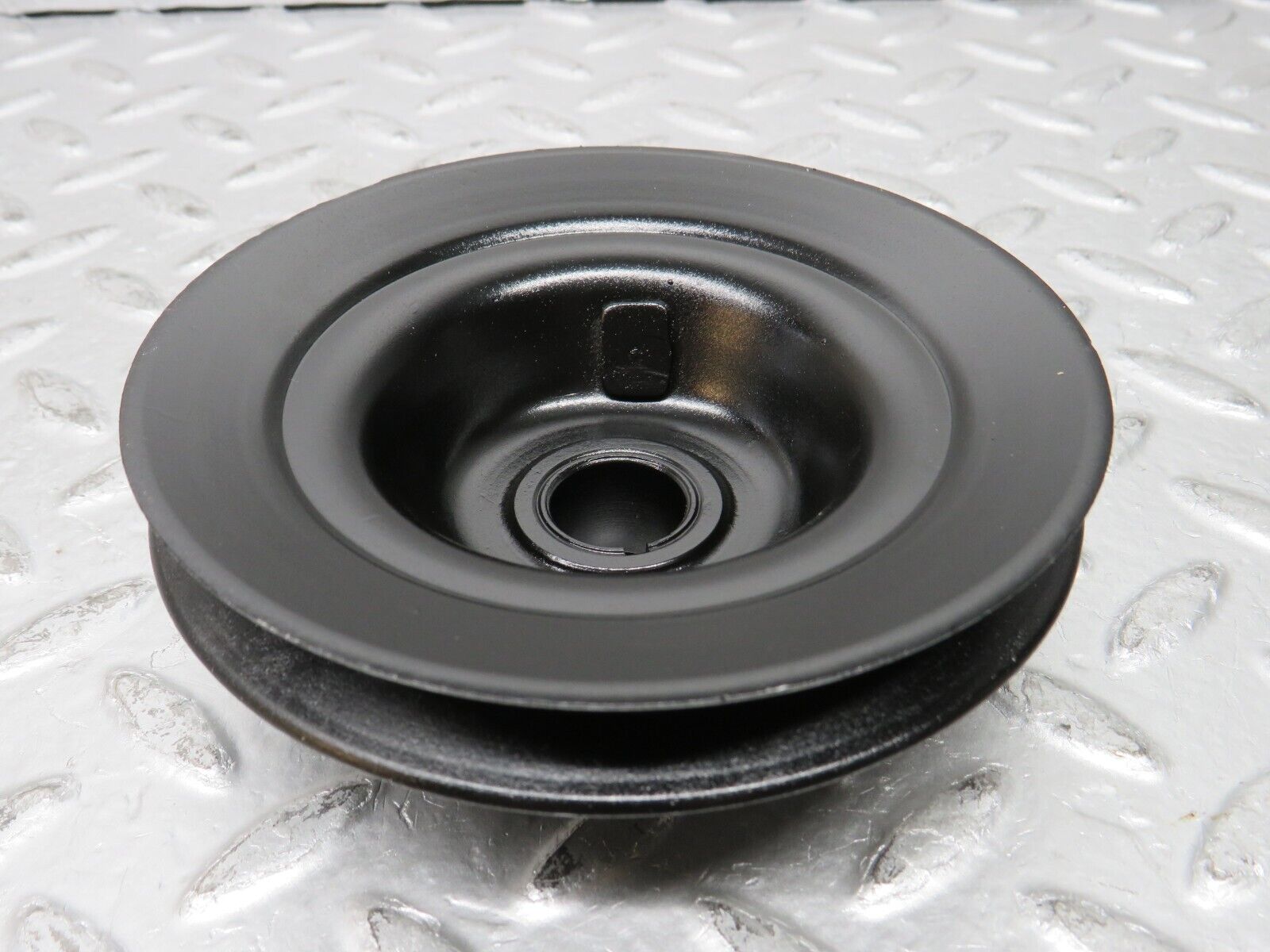 29881 Mercedes-Benz W123 230E Power Steering Pump Pulley 1022300015