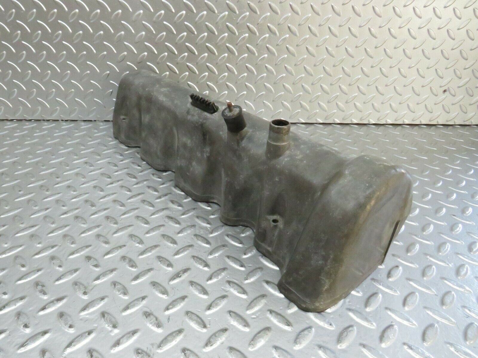 23857 Mercedes-Benz C107 450SLC Cylinder Head Valve Cover Left 1160163205