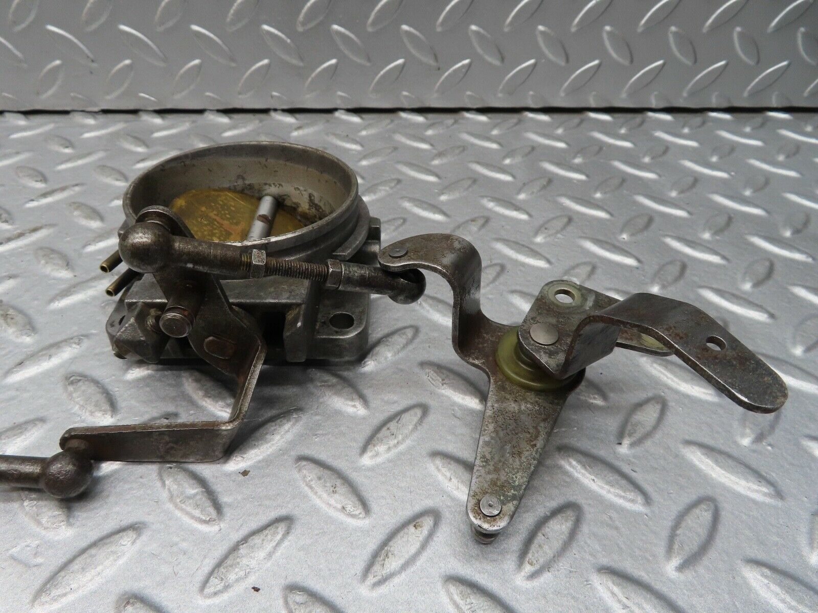 17048 Mercedes-Benz C123 280CE Coupe Throttle Body Valve & Linkage 0011404153