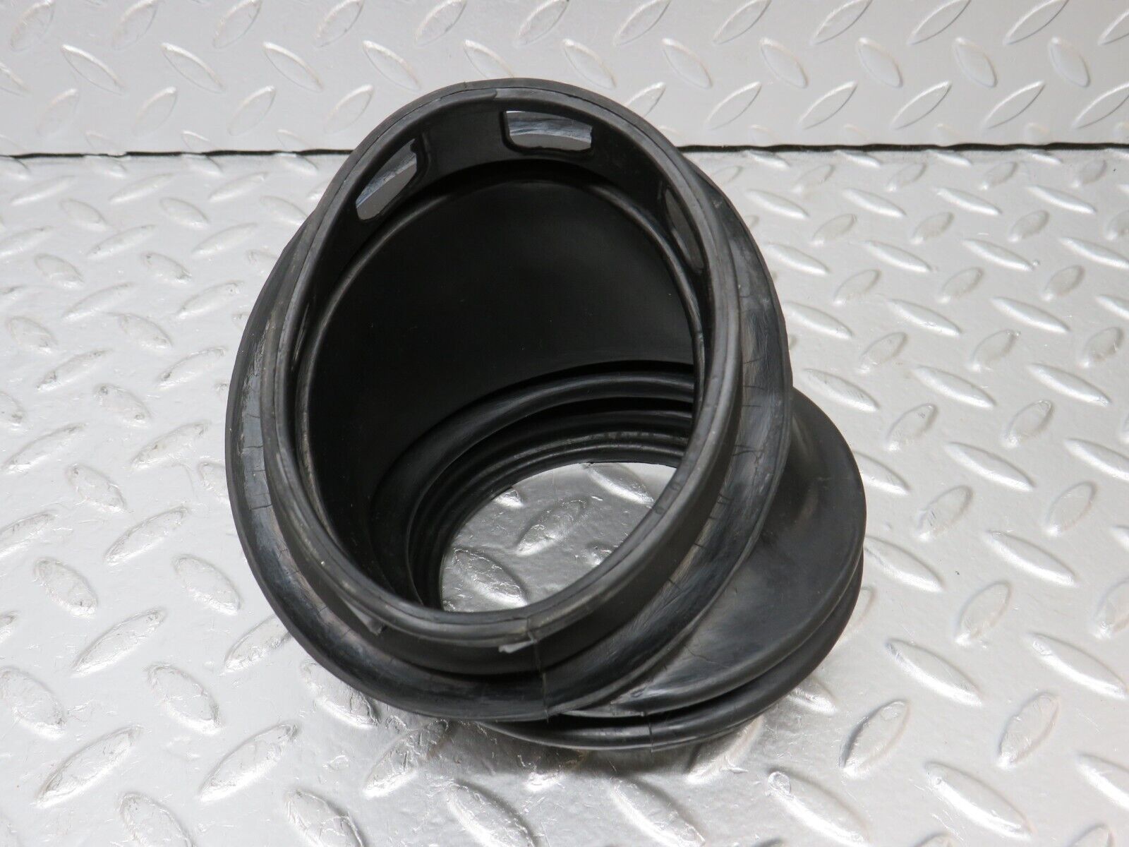 34428 Mercedes-Benz C126 380SEC Coupe Fuse Box Rubber Grommet 1265450146