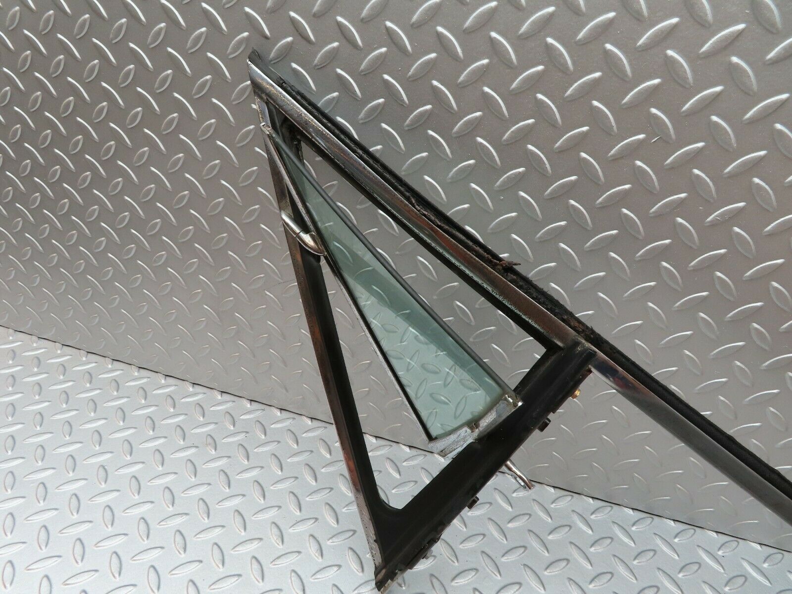 4600 Mercedes-Benz W114 280CE Coupe Front Left Quarter Window Glass