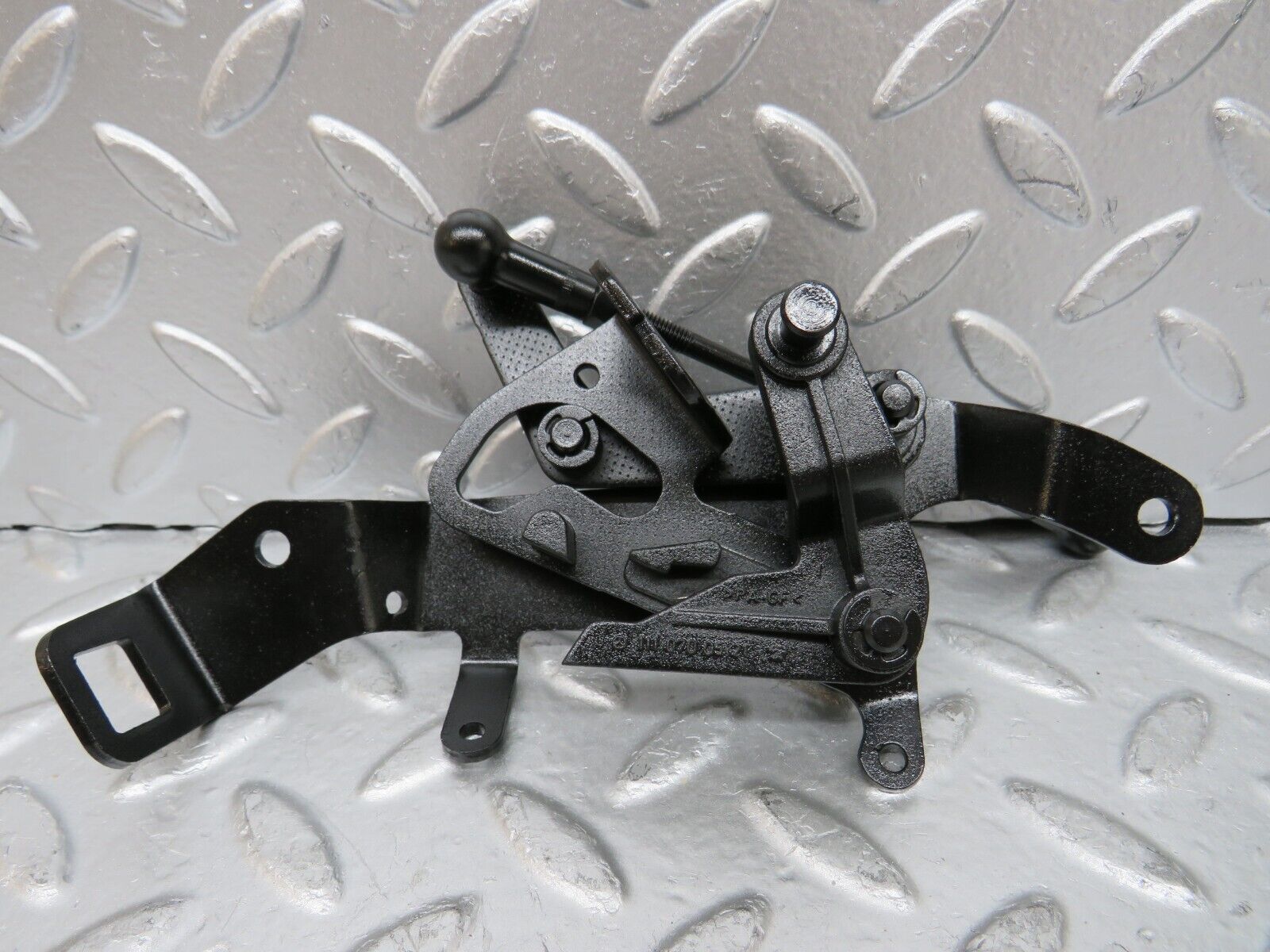 26732 Mercedes-Benz C124 220CE Coupe Throttle Linkage 1110700521