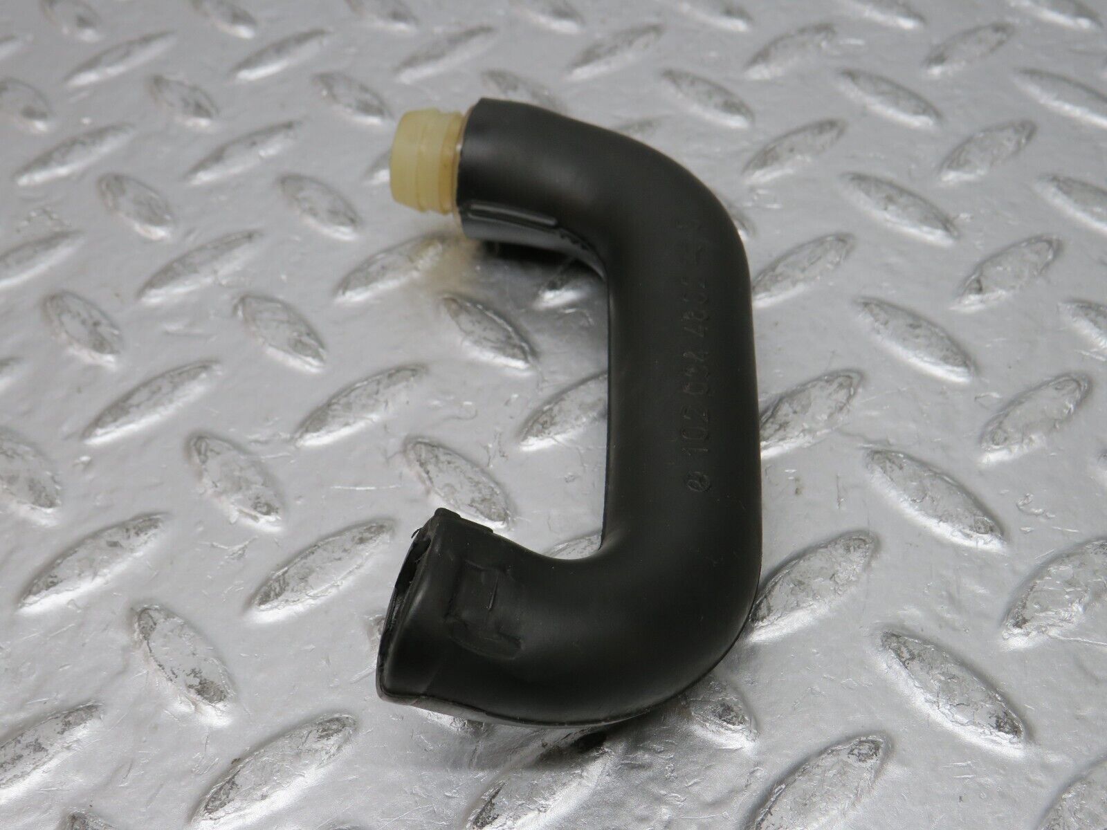 31790 Mercedes-Benz W201 190LE 1.8L Crankcase Breather Pipe 1020944882