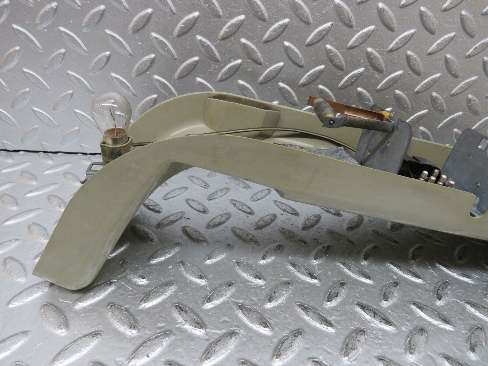 32688 Mercedes-Benz C107 350SLC Coupe Coupe Tail Light Bulb Holder Left Side