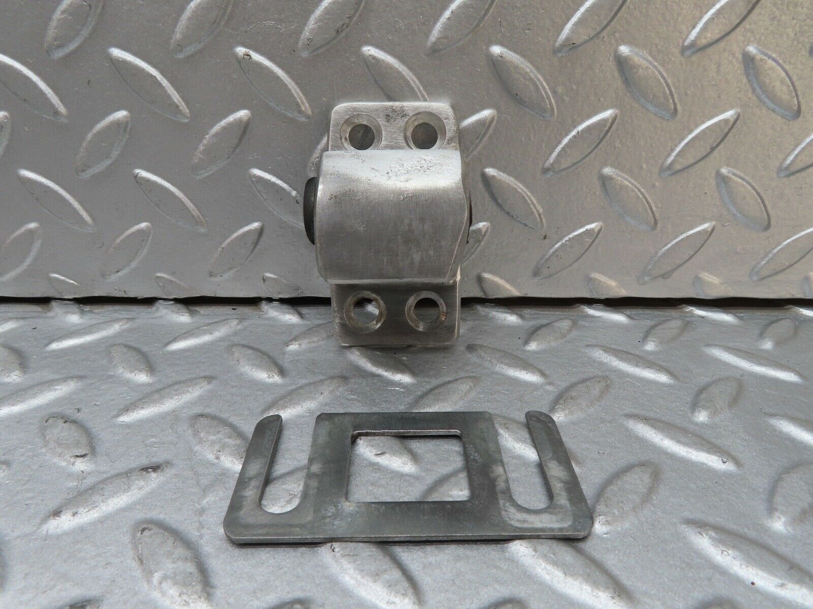 17565 Mercedes-Benz W116 450SEL Door Lock Latch Left Side