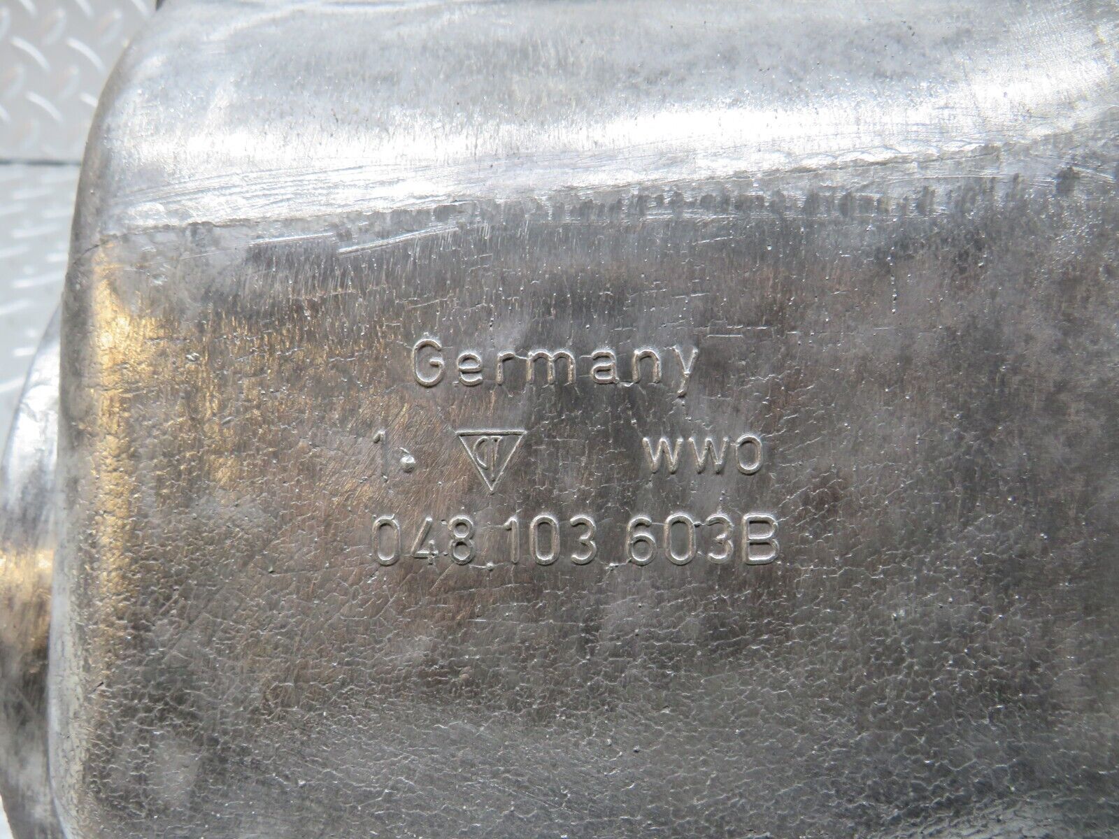 30158 Porsche 924 Oil Pan Oil Sump 048103603