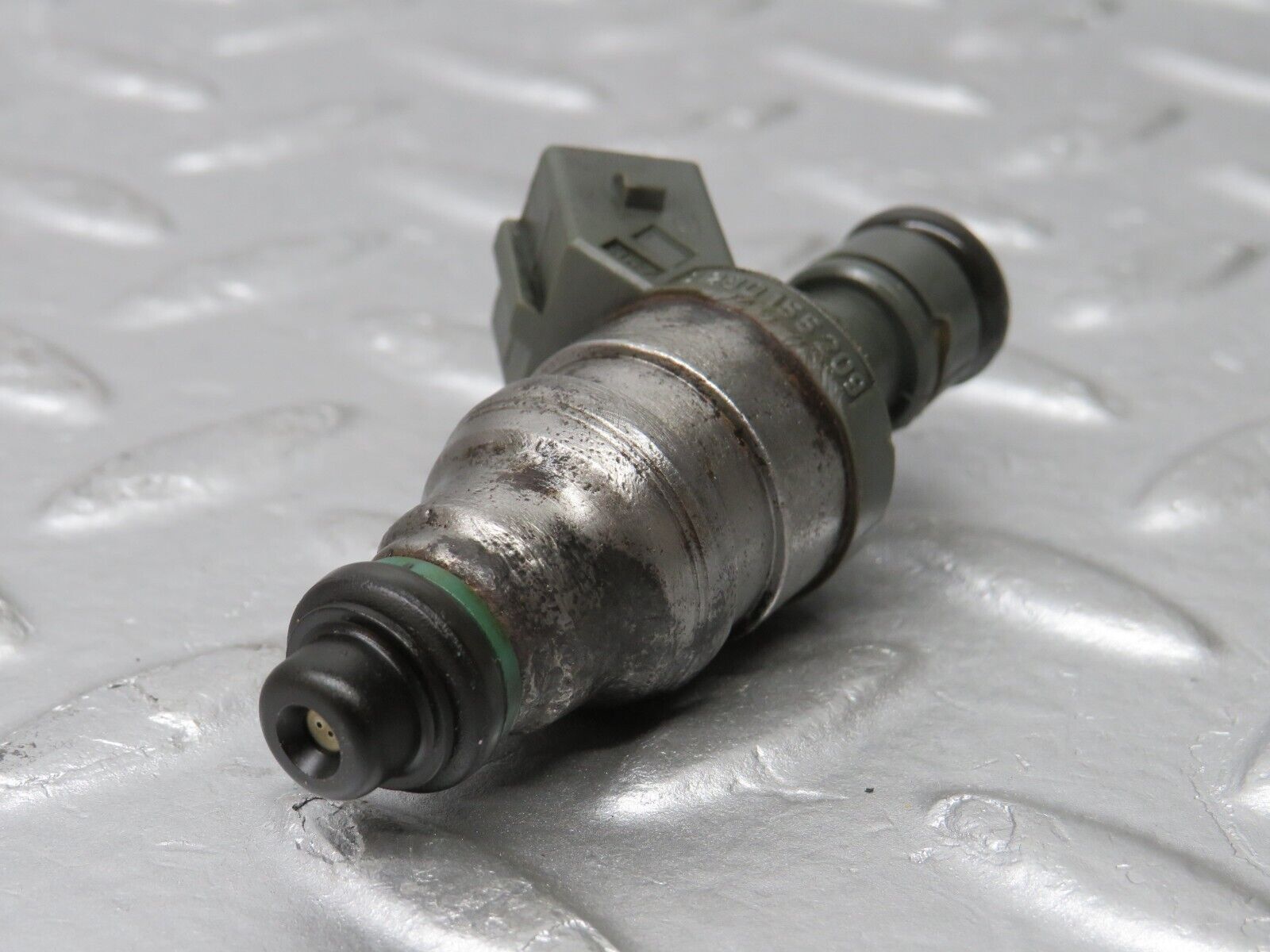 38141 Mercedes-Benz A124 320E Cabriolet Fuel Injector Bosch 0280155209 0000787323