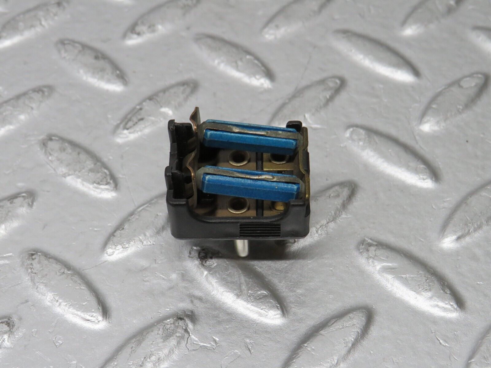 37953 Mercedes-Benz A124 320E Cabriolet Fuse Box Connector 2015400350