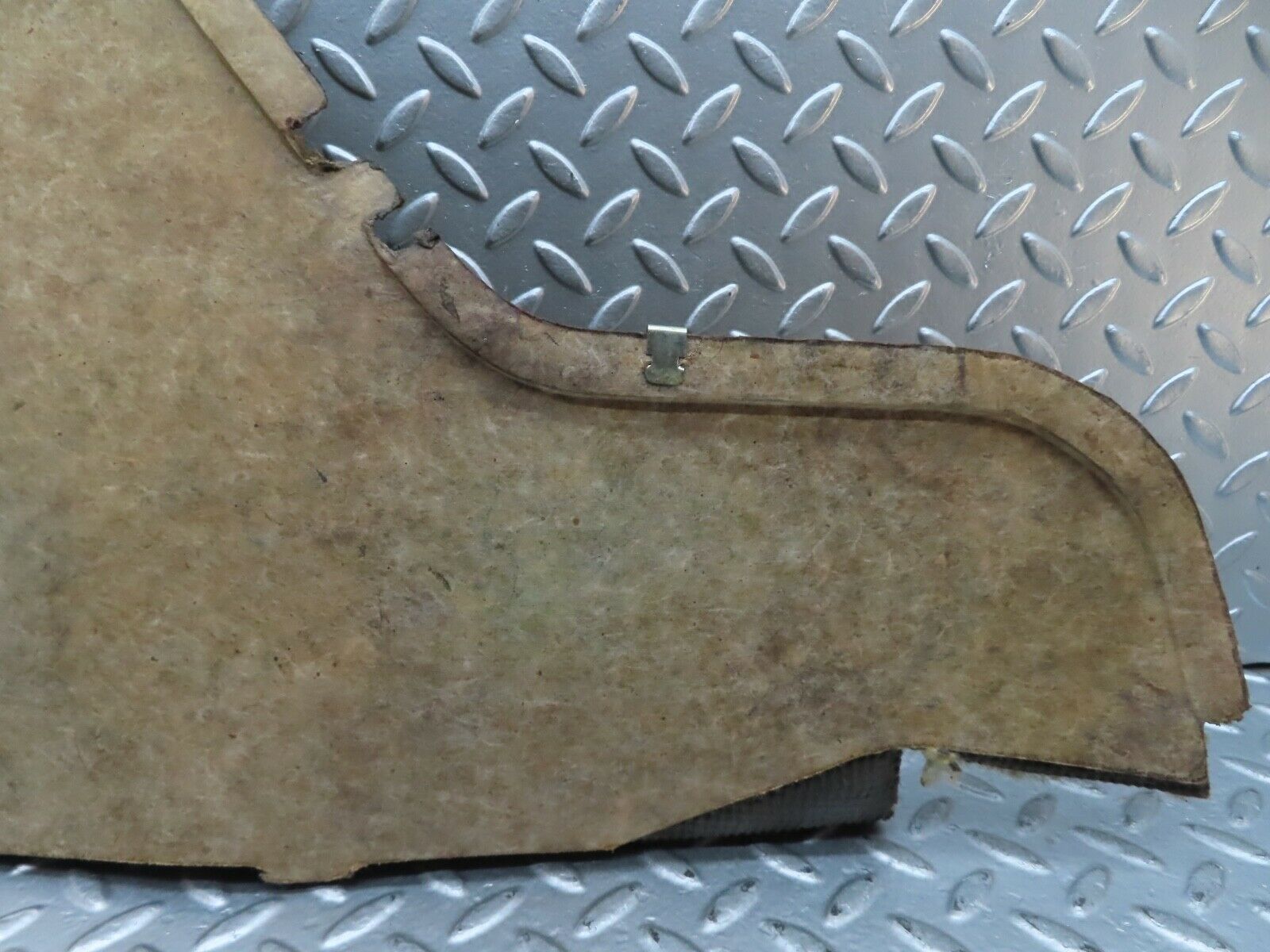 21171 Mercedes-Benz W123 230E Centre Console Carpet Beige Right Side