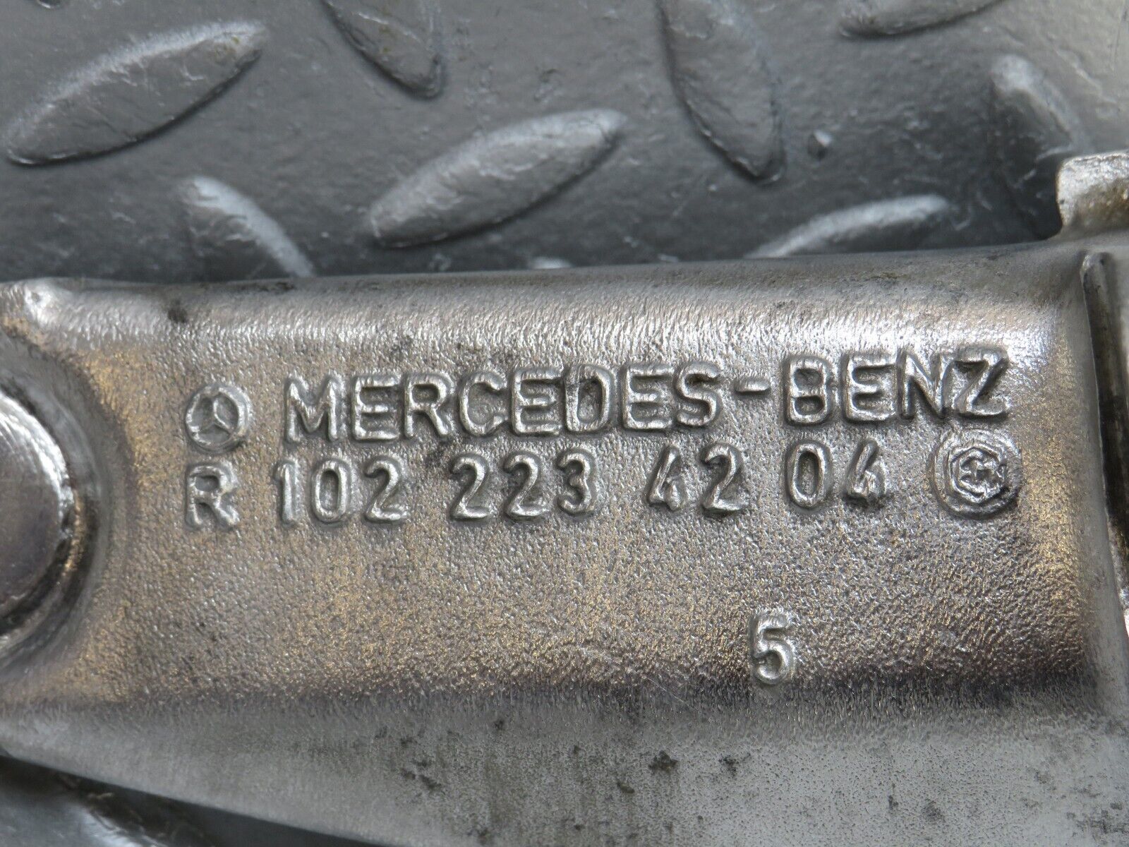 36674 Mercedes-Benz W201 190E 2.0L Engine Mount Bracket Right Side 1022234204