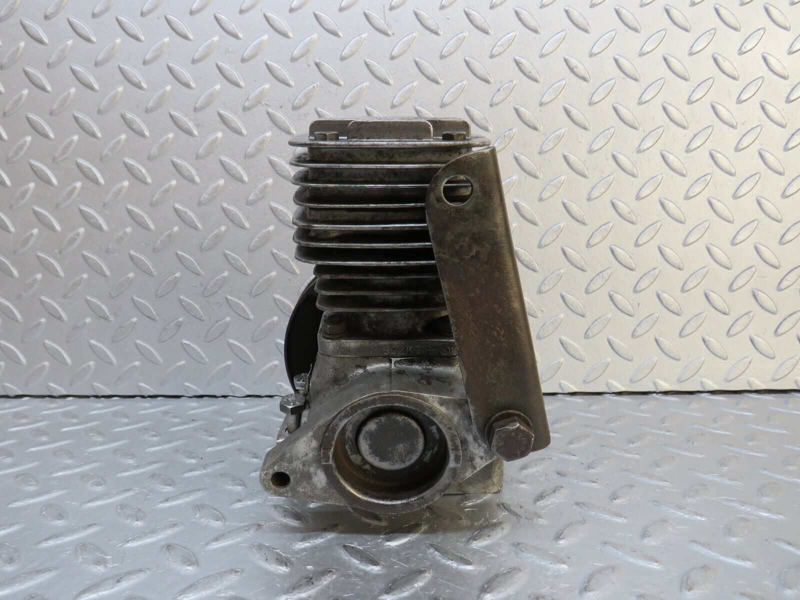 37590 Mercedes-Benz W109 300SEL Air Suspension Compressor R58543