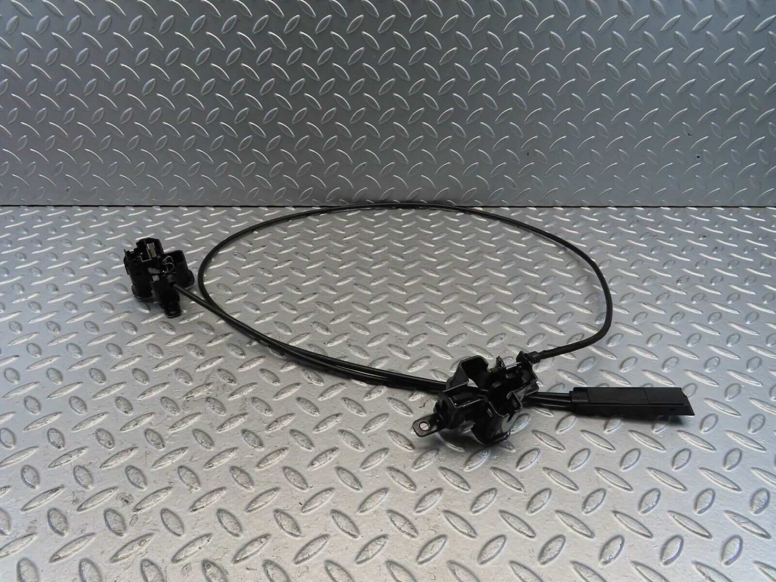 11313 Mercedes-Benz W221 S320 Bonnet Cable With Lock Latch Catch