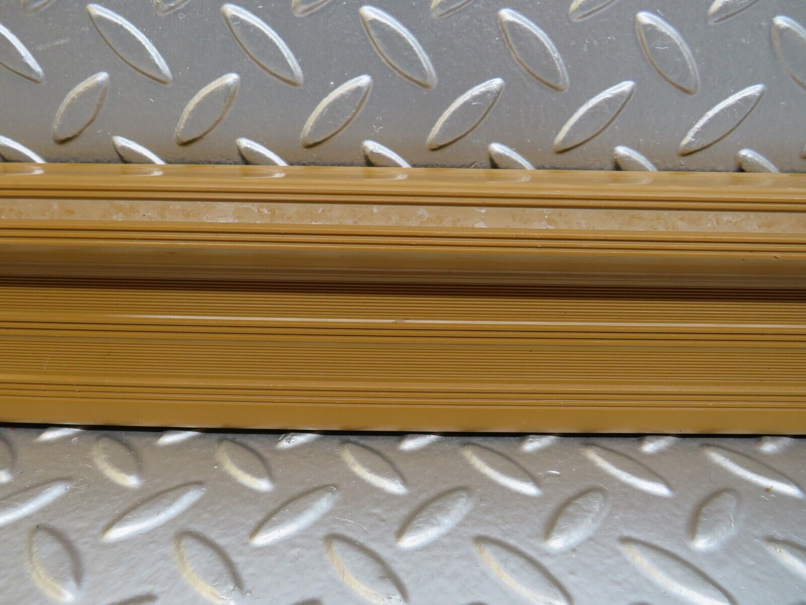 25434 Mercedes-Benz W123 200 Front Right Door Sill