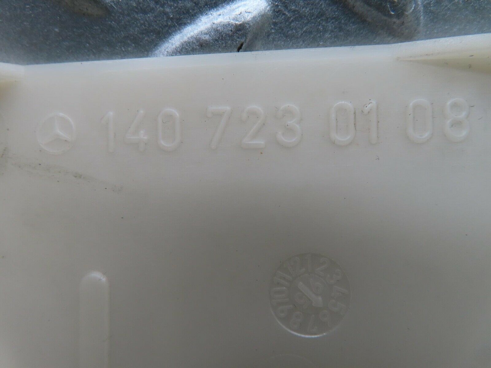 14885 Mercedes-Benz W140 S320 Door Lock Mechanism Cover 1407230108