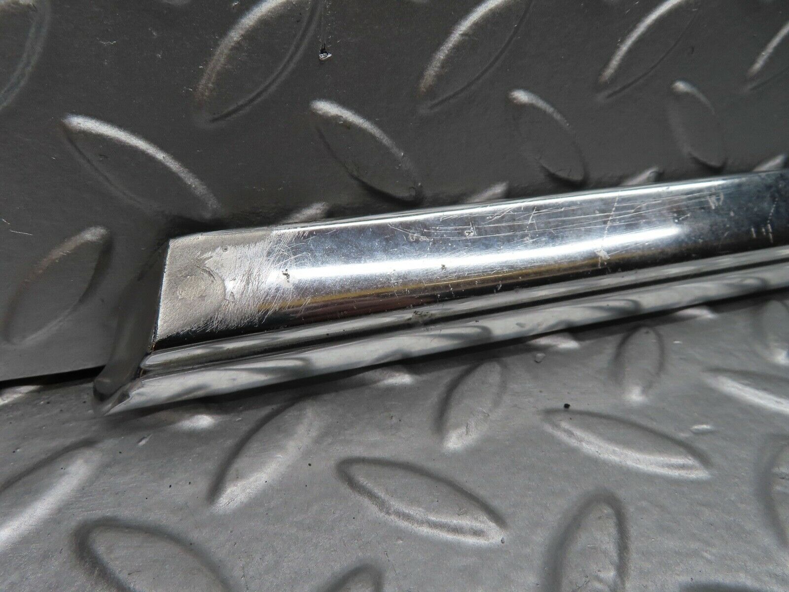 20957 Mercedes-Benz W114 250CE Coupe Left Door Chrome Moulding Trim