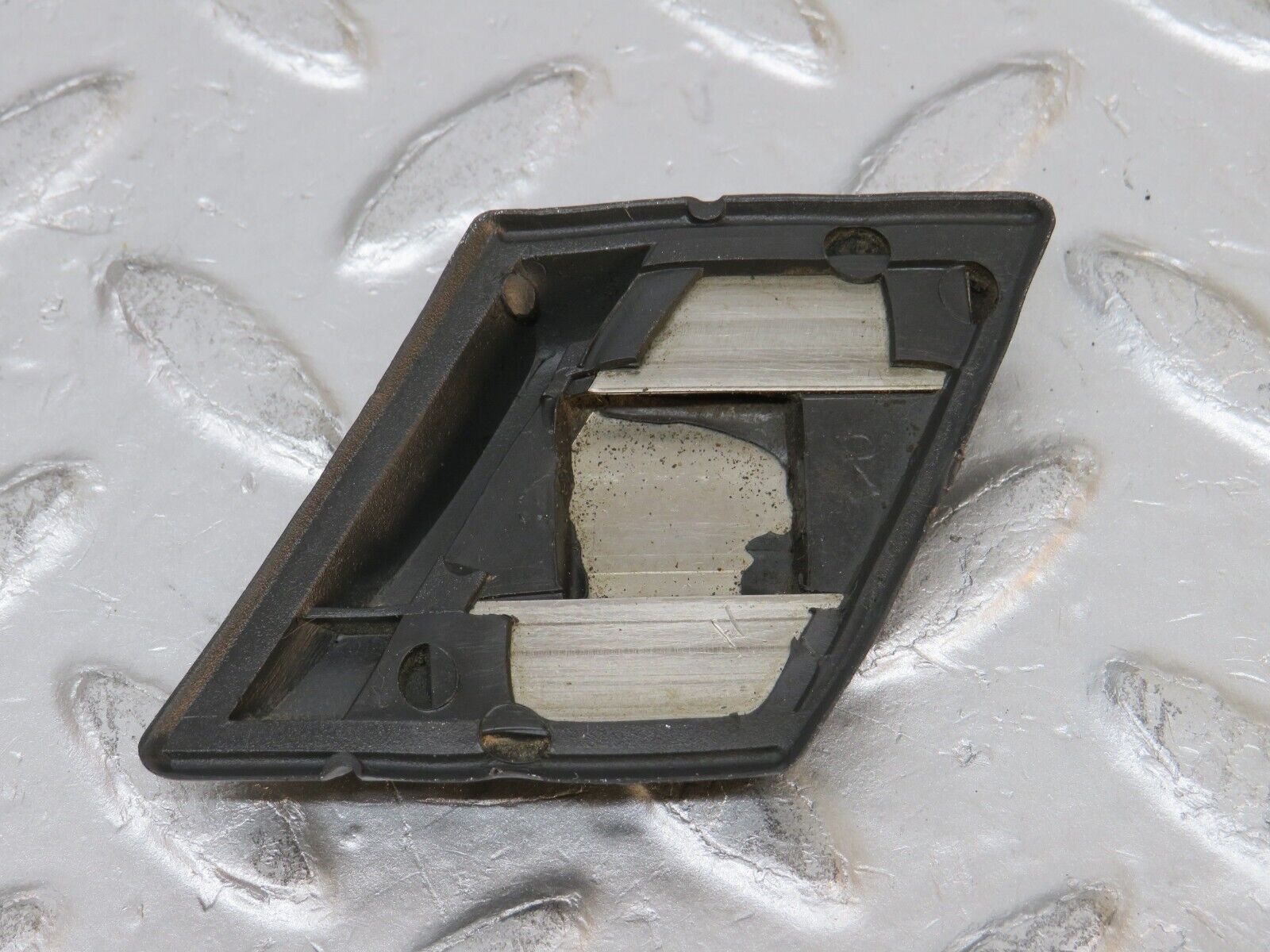 32412 Mercedes-Benz S124 300TE Wagon Rear Right Fender Wing Centre Moulding Trim