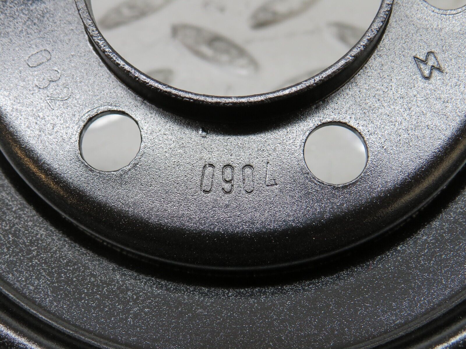 27392 Mercedes-Benz W123 280E Crankshaft Pulley 1100320904