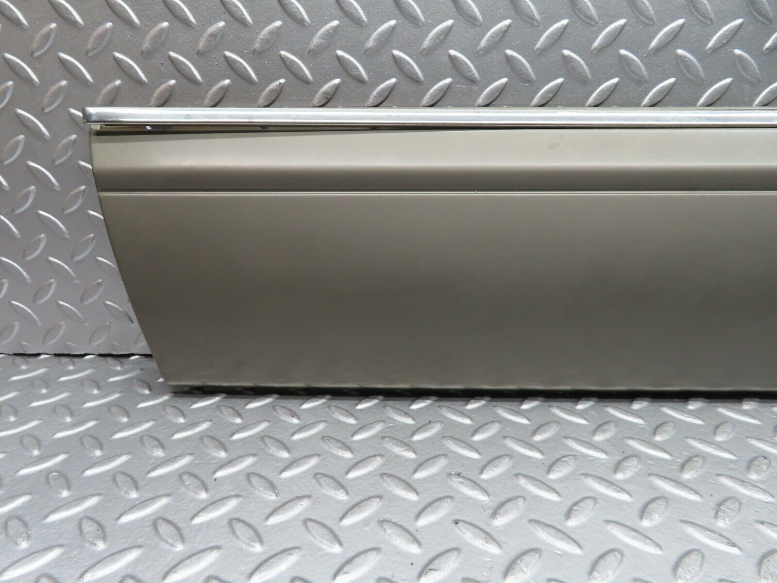 21464 Mercedes-Benz W126 300SE Front Left Door Moulding Trim 1266903740