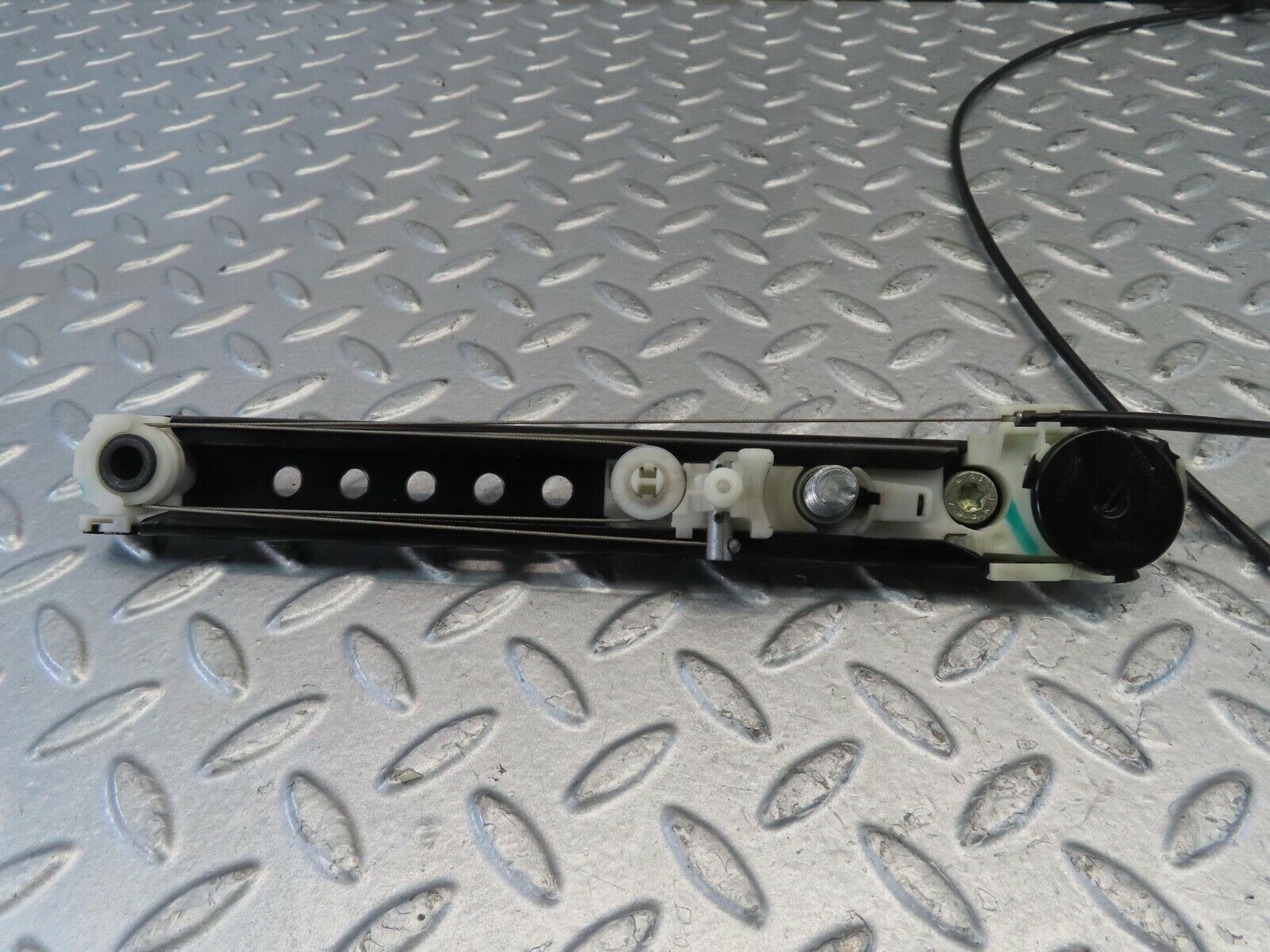 11222 Mercedes-Benz W221 S320 Front Right Seat Belt Adjuster Cable 2218600288