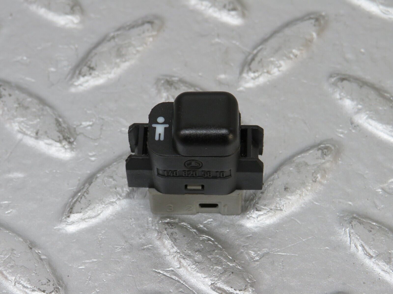33318 Mercedes-Benz W202 C180 Child Lock Control Switch 1408205810