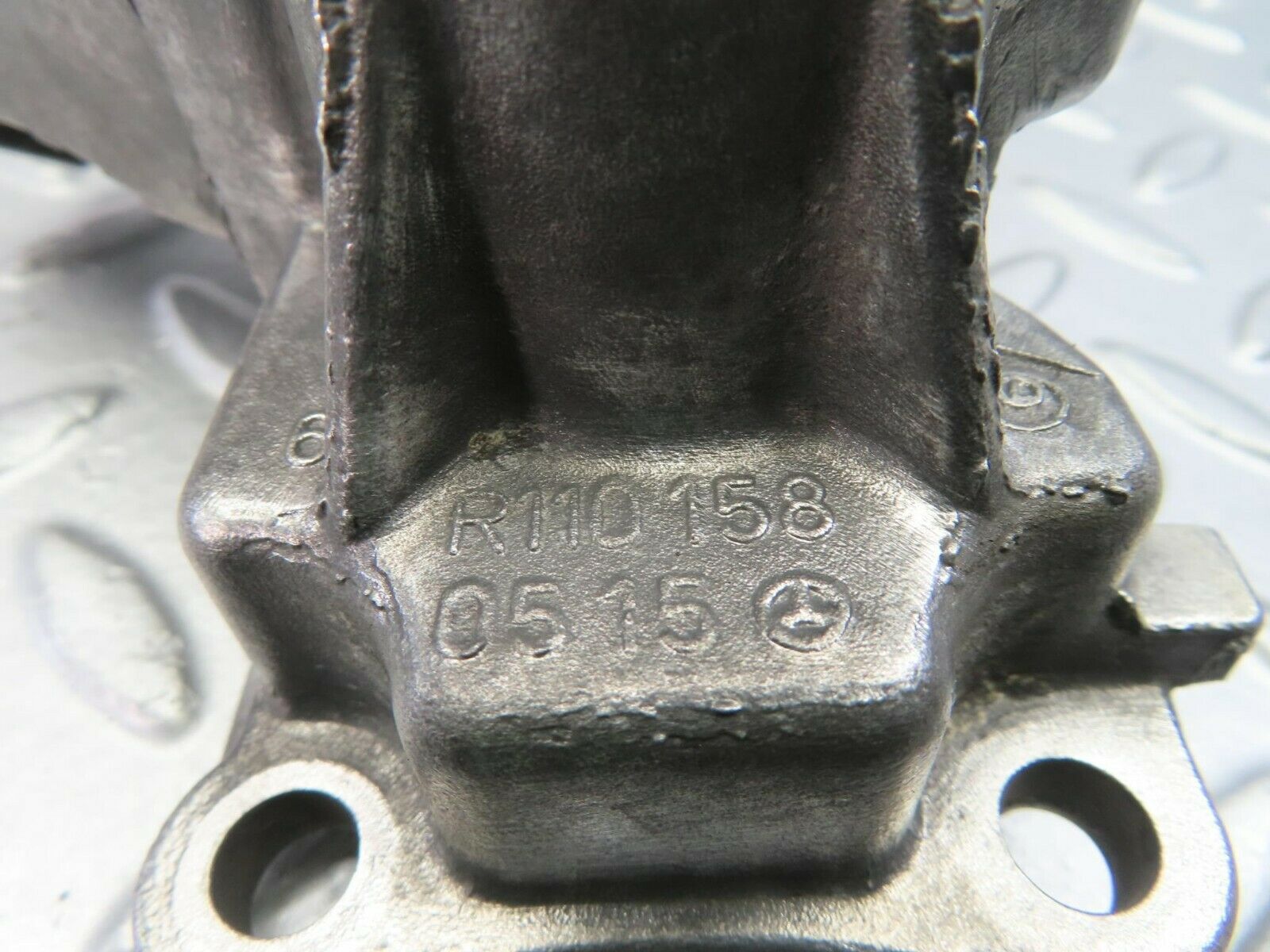 9821 Mercedes-Benz C123 280CE Coupe Ignition Distributor Housing 1101580515