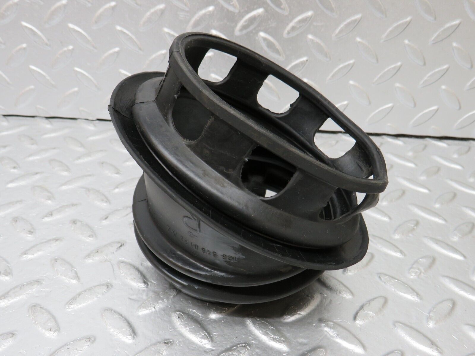 34428 Mercedes-Benz C126 380SEC Coupe Fuse Box Rubber Grommet 1265450146