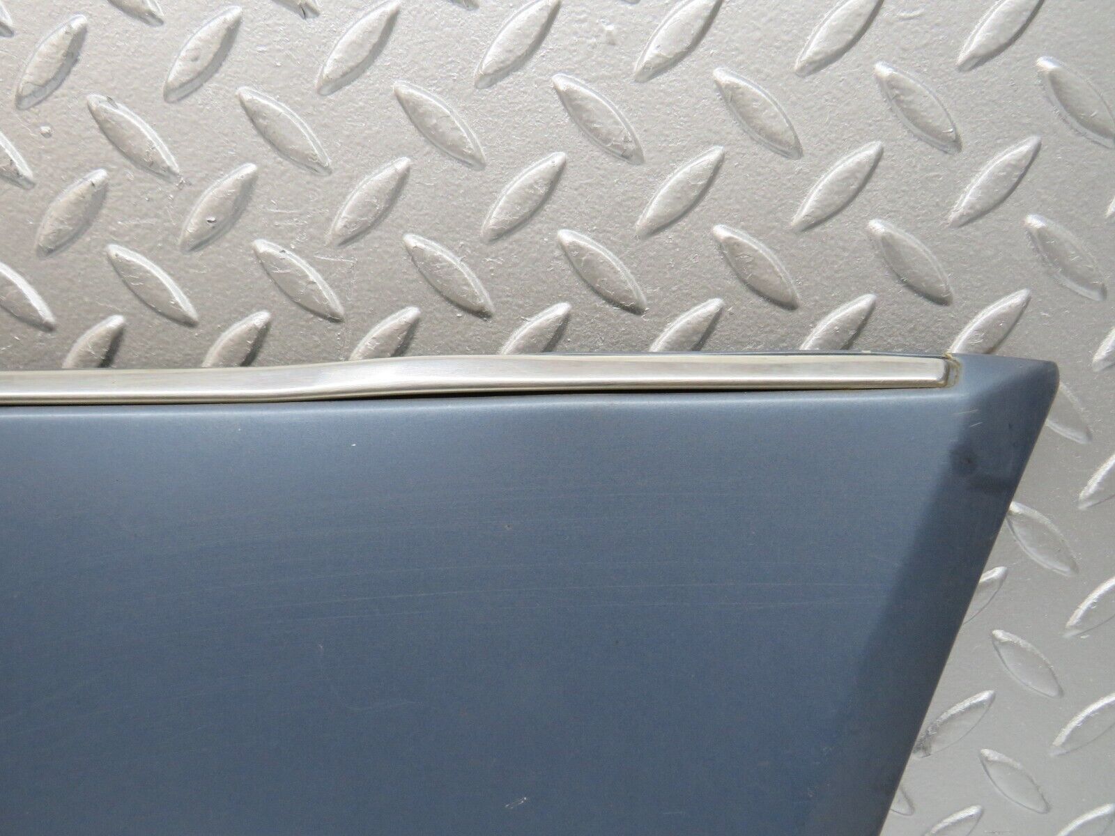 31205 Mercedes-Benz S124 220TE Front Left Fender Wing Moulding Trim 1246901340