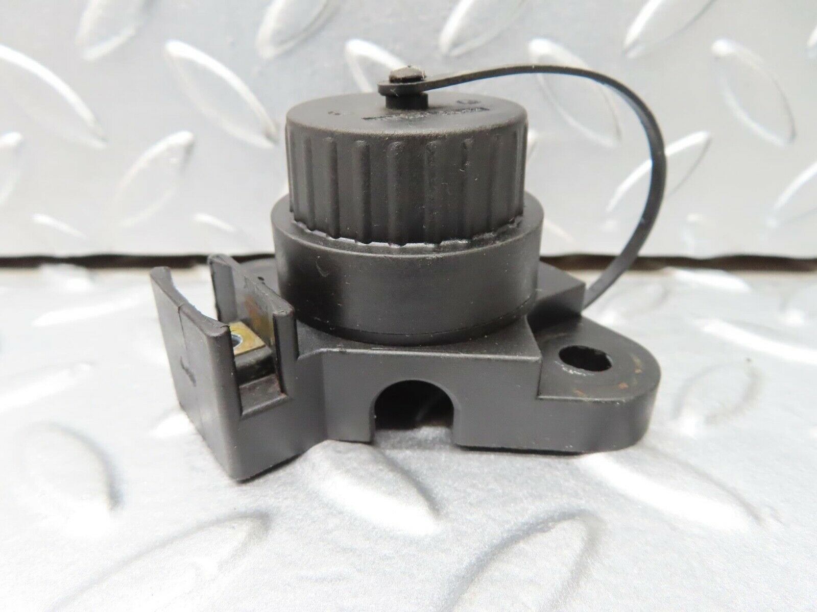 16380 Mercedes-Benz W124 260E Diagnostic Connector 2015400282